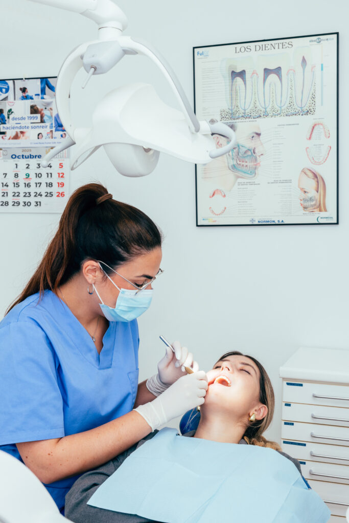 caries interdentales valencia revisión dental, prevención caries patraix clínica sonríe