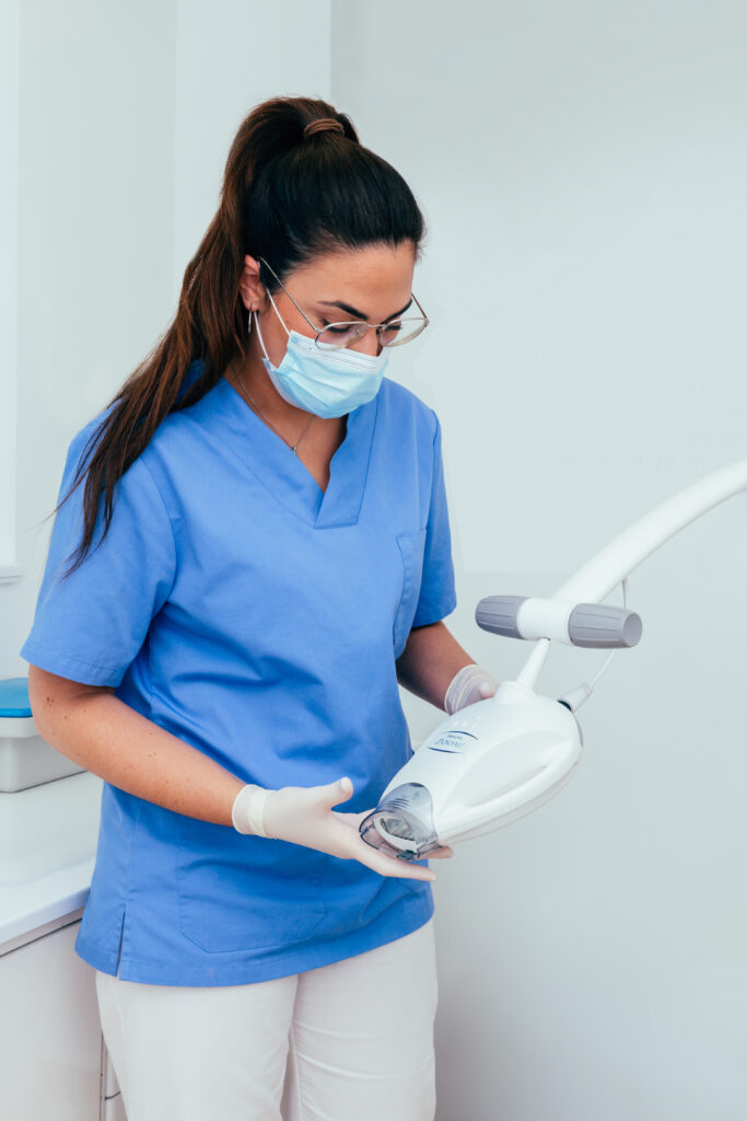Blanqueamiento dental profesional en Valencia Carillas dentales en Patraix para mejorar la sonrisa Estética dental Valencia para mejorar tu sonrisa antes de las fiestas